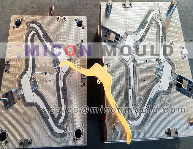 plastic hanger mould